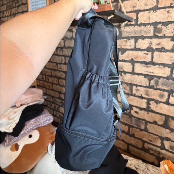 Beyond Yoga Convertible Backpack Gym Bag Black Shoe Compartment Pilates Yoga main image 5